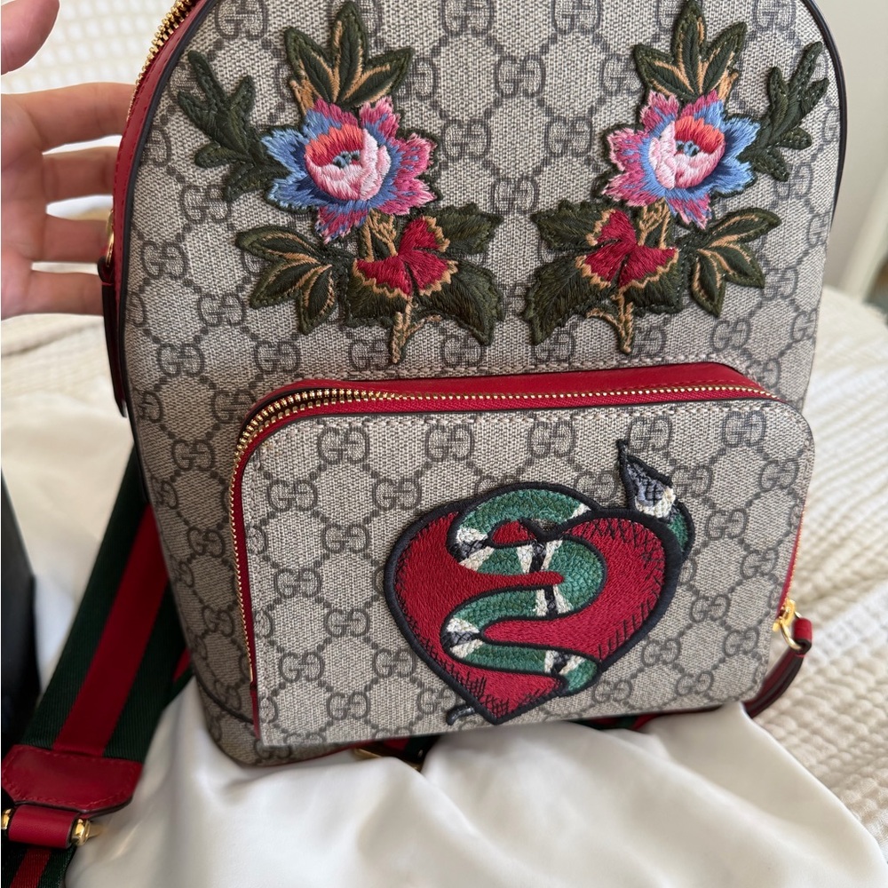 An authentic limited edition Gucci Backpack w/match wallet never used preowned - Picture 2 of 15
